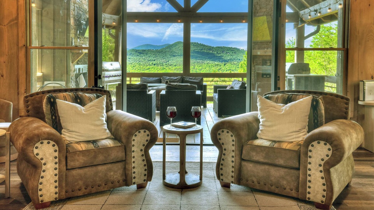 Mineral Bluff Cabin | 4 BR w Views, Private trails, hot tub, grill