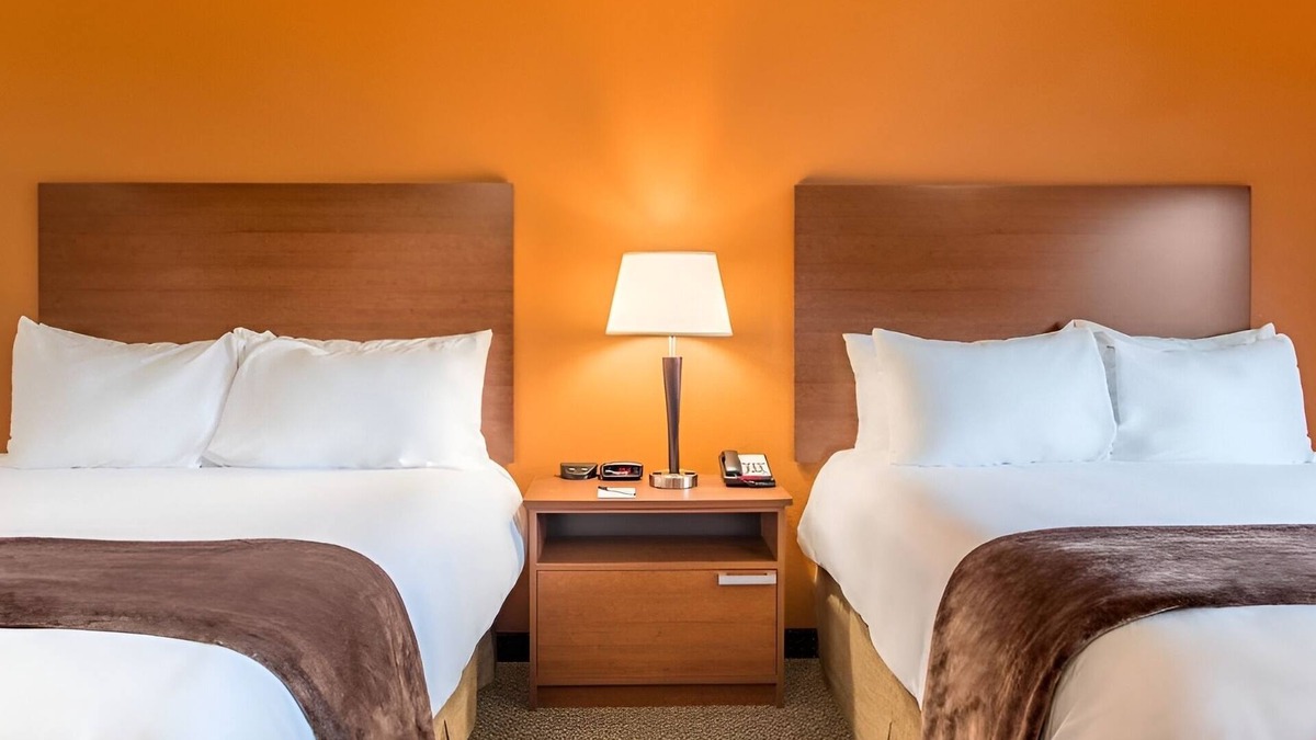 Council Bluffs Hotel | 4 Bright + Homey Rooms Perfect for Exploring Lake Manawa & Union Pacific Museum