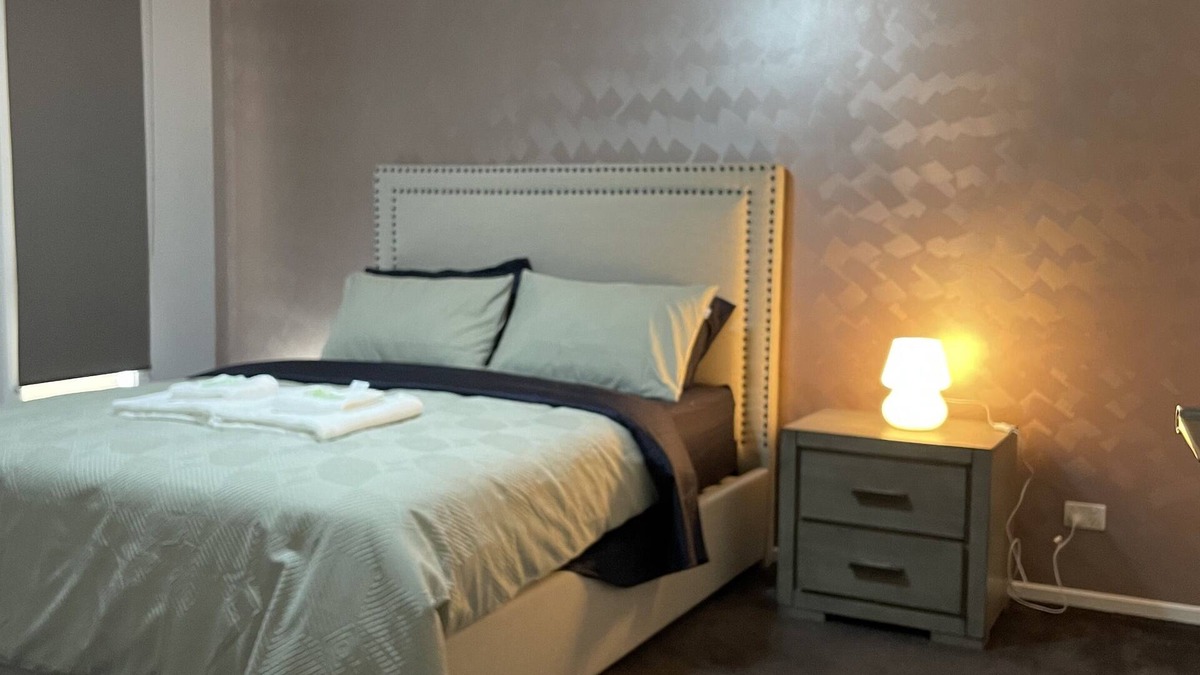 Tarneit House | 4 BRM House Free WiFi Parking in Riverdale-Tarneit