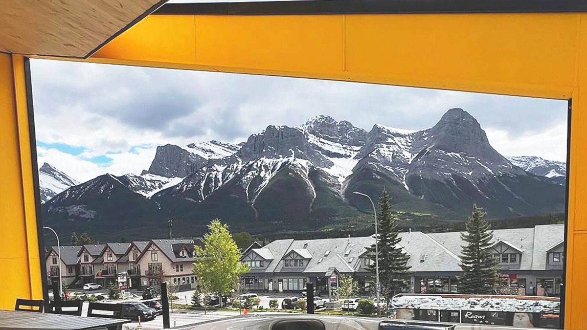 Teepee Town House | 4 BRs with Epic Mountain View, Hot Tub, Garage EV Port, Super High Ceiling