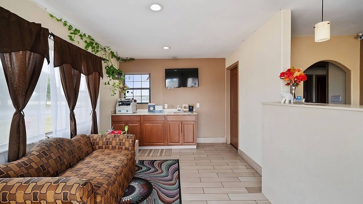 Beeville House | 4 Budget-Friendly Units, Free Parking Onsite, Minutes to Rick’s Snow House