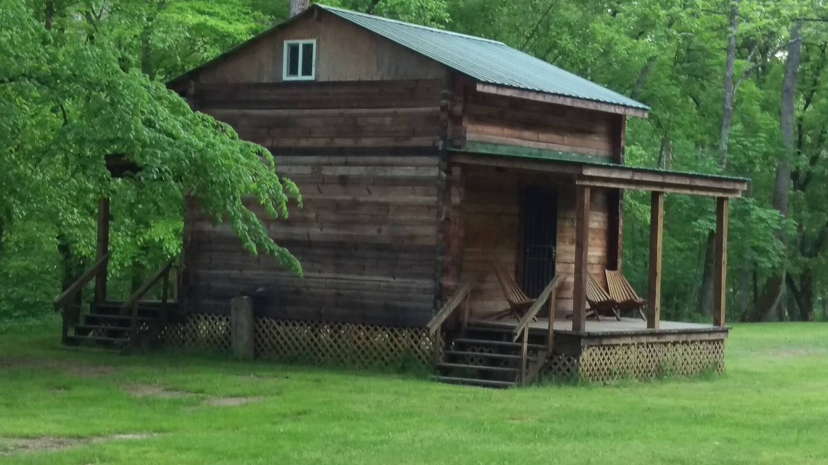 Saint Helens Cabin | #4, Charming 2-bedroom cabin in superb Beattyville with AC
