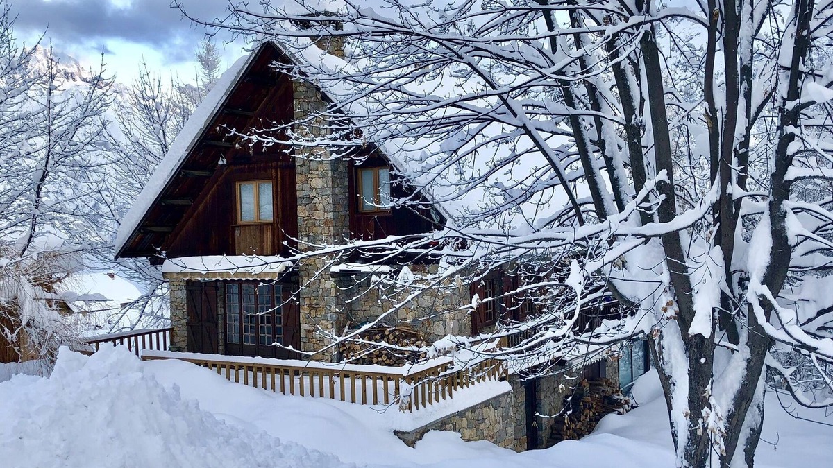 Puy-Saint-Vincent Ski Chalet | 4 * classified chalet, quiet and close to the ski lifts and the slopes