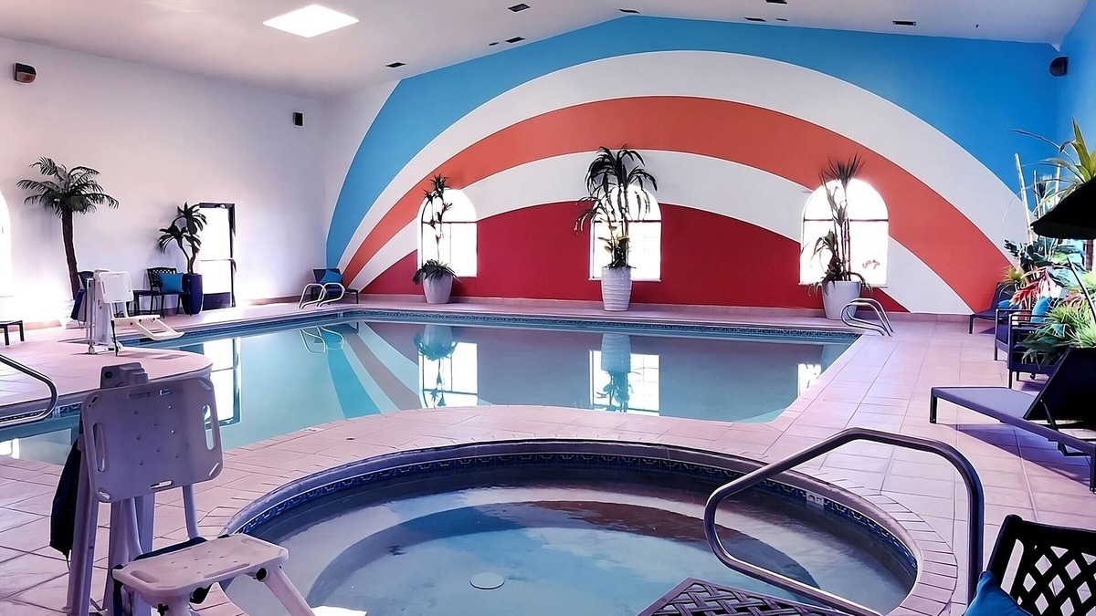 Window Rock Hotel | 4 Comfortable Units with Free Breakfast & Free Parking! W/Indoor Pool & Hot Tub