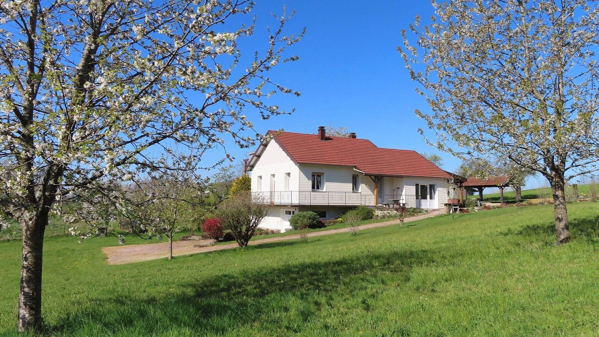 Fougerolles-Saint-Valbert Cottage | 4* Cottage with games room, 3 bedrooms in the Vosges