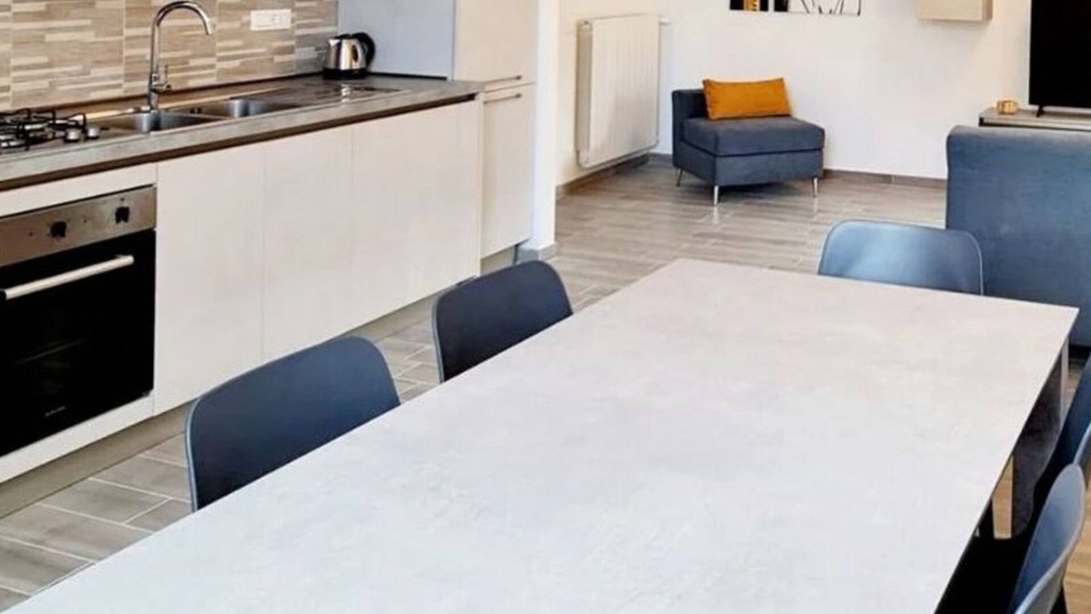 L'Aquila Apartment | *4 double rooms *equipped kitchen, *2 smart Tv rooms *air conditioning