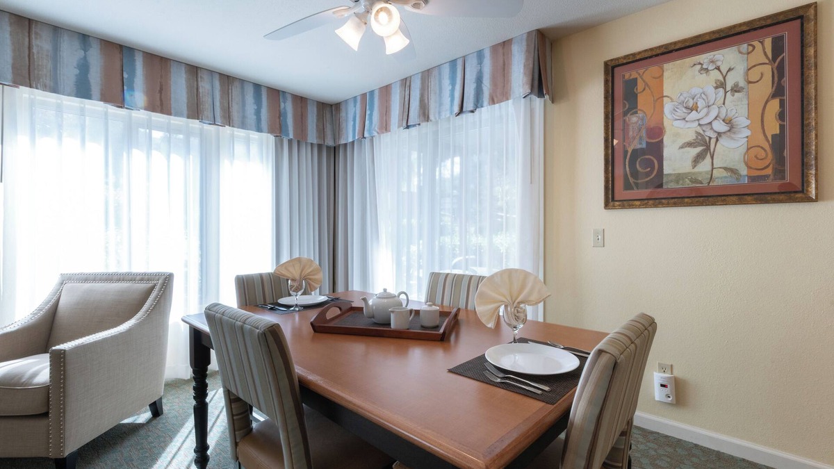 San Diego Country Estates Hotel | 4 Family Units | Pool & Free Onsite Parking | Near Ramona Winery