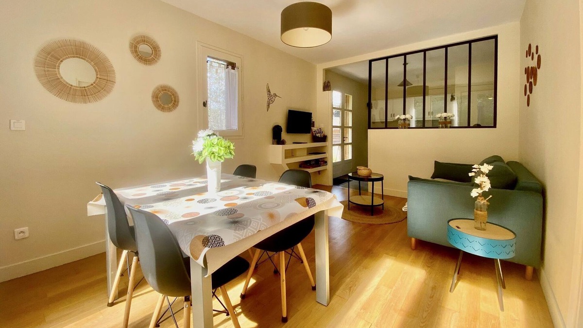 Birac-sur-Trec House | 4 * gîte with swimming pool on the slopes
