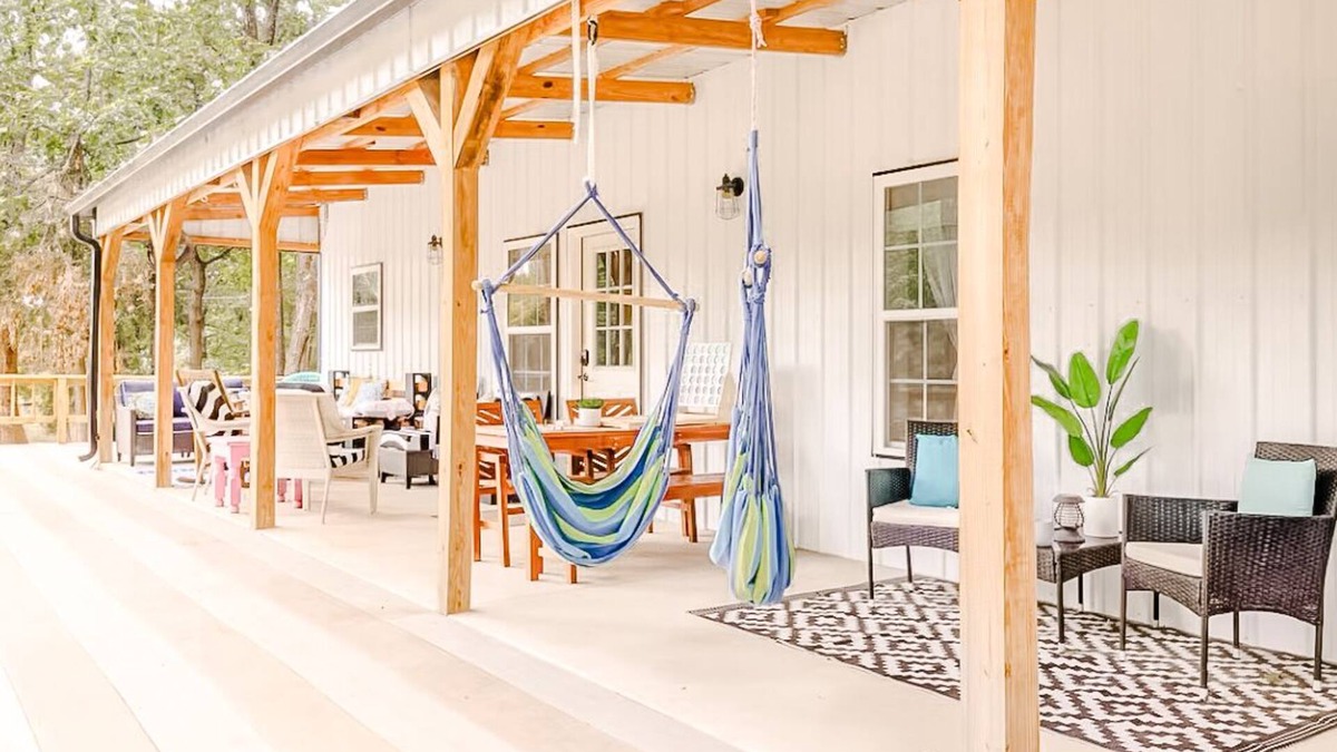Hoyt House | 4+ Guest ~ 1BR & 1SH, Comfy Lake Gem: Hot Tub, Beach Access, Games, & more
