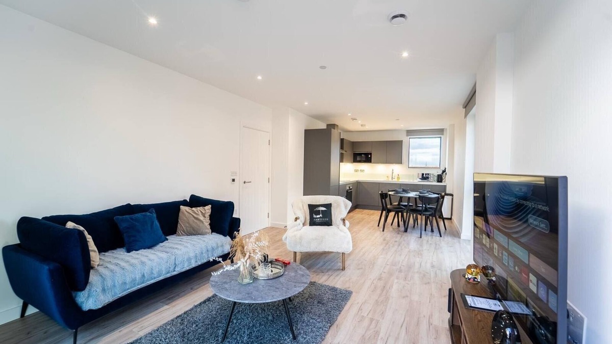 Newham Apartment | 4 Guests - Close Airport - 25min Central London