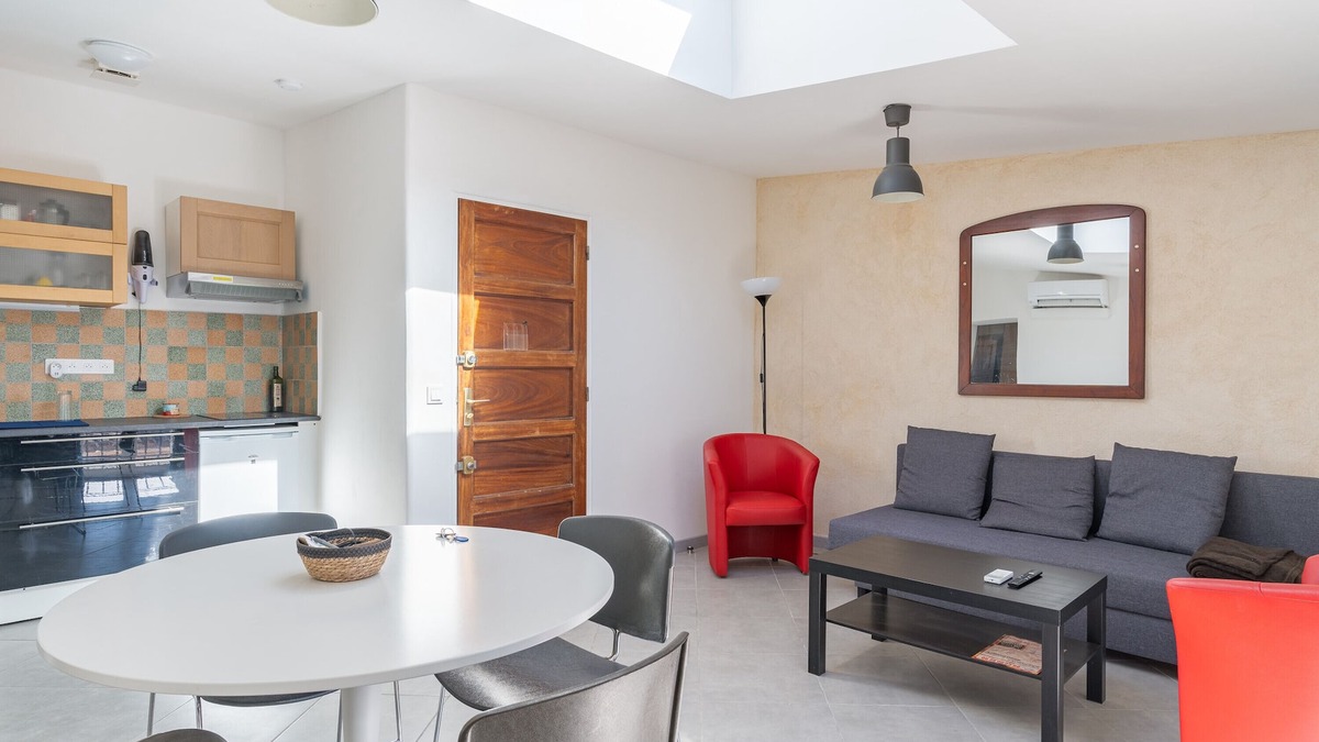 Charleval Apartment | 4 - Heart of the village F3 - air-conditioned