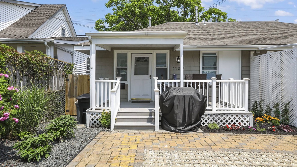 Wall Cottage | 4 houses from the beach! Belmar Rear West Cottage