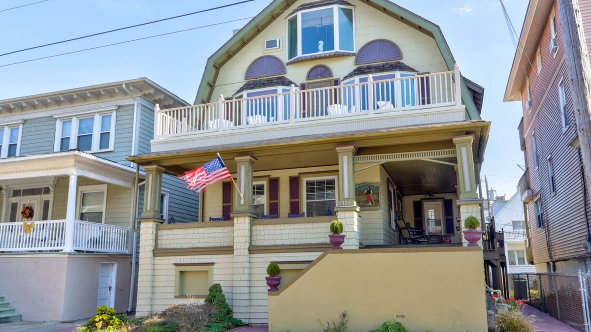 Atlantic City House | 4 Houses From the Beach!