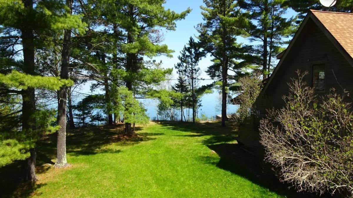 La Pointe Ski Chalet | 4 Island View.n