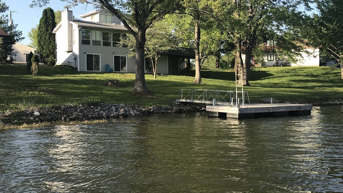 Marion House | 4 Kayaks and No Stairs to Water!