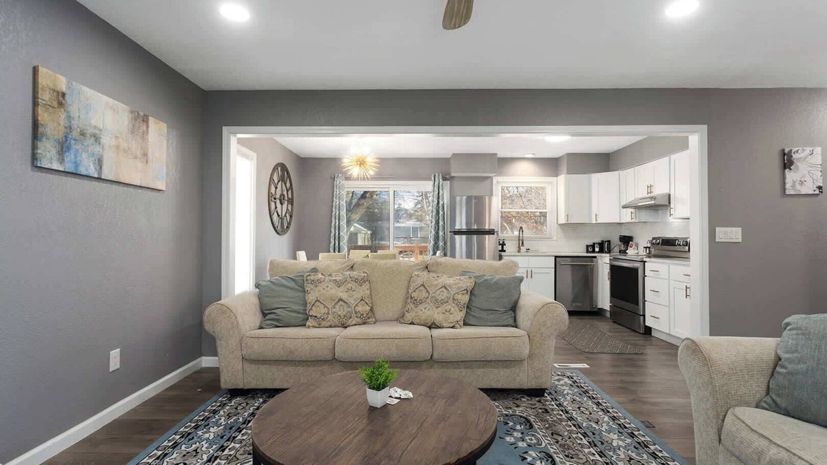Overland Park House | 4 KING BEDS Updated+Convenient Location