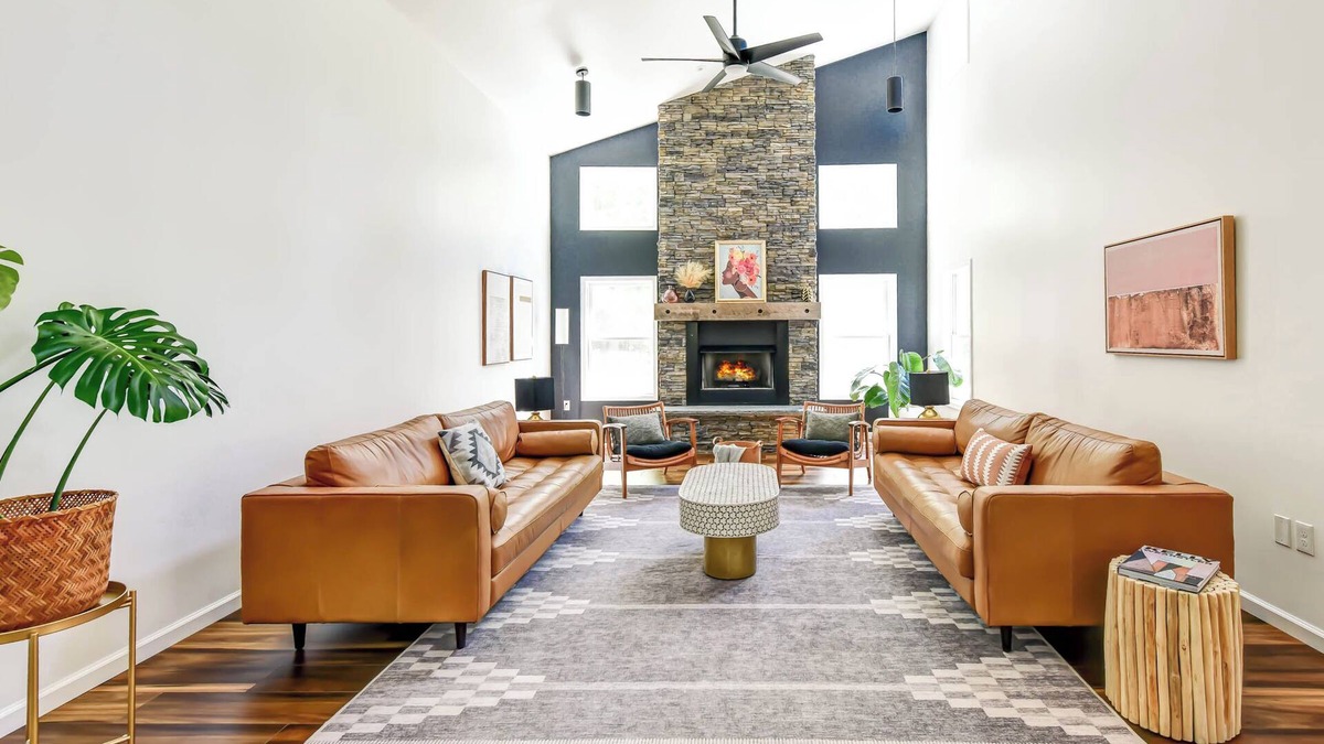 Bakerton House | 4 King Suites w/Hot Tub, Fire Pit, Ping Pong, Arcade, Hi Speed Internet