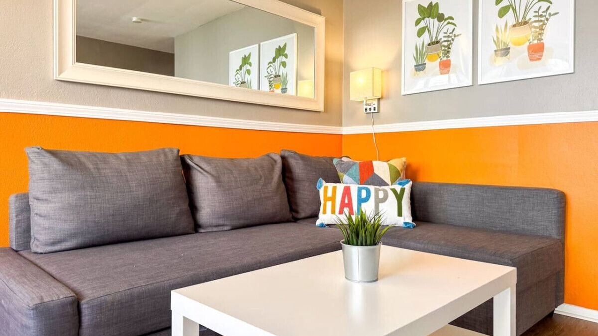 Mount Oliver Apartment | 4 Large Apartments w/8 Bedrooms & Parking + WIFI