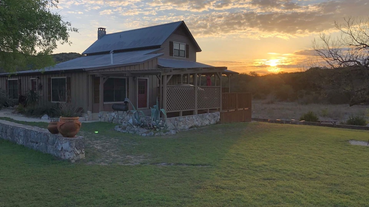 Uvalde House | 4 Maples on the Frio, Riverfront, Wi-Fi, @ Frio River Vacation Rentals