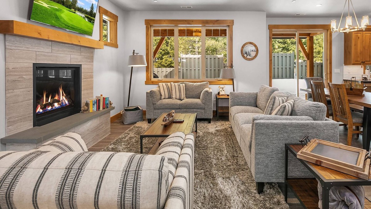 Cle Elum House | 4 Master Suites in PRIME location! Walk to Golf, the Spa, and Portals!