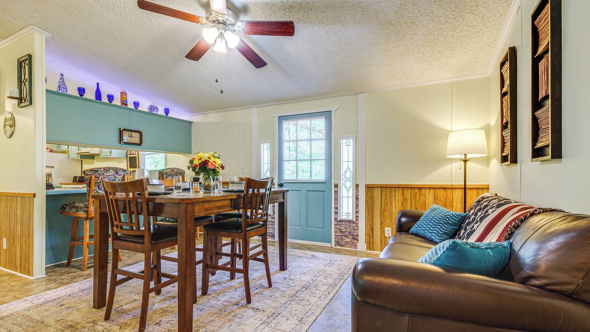 Lebanon House | 4 Mi to Bennett Spring SP: Dog-Friendly Home!