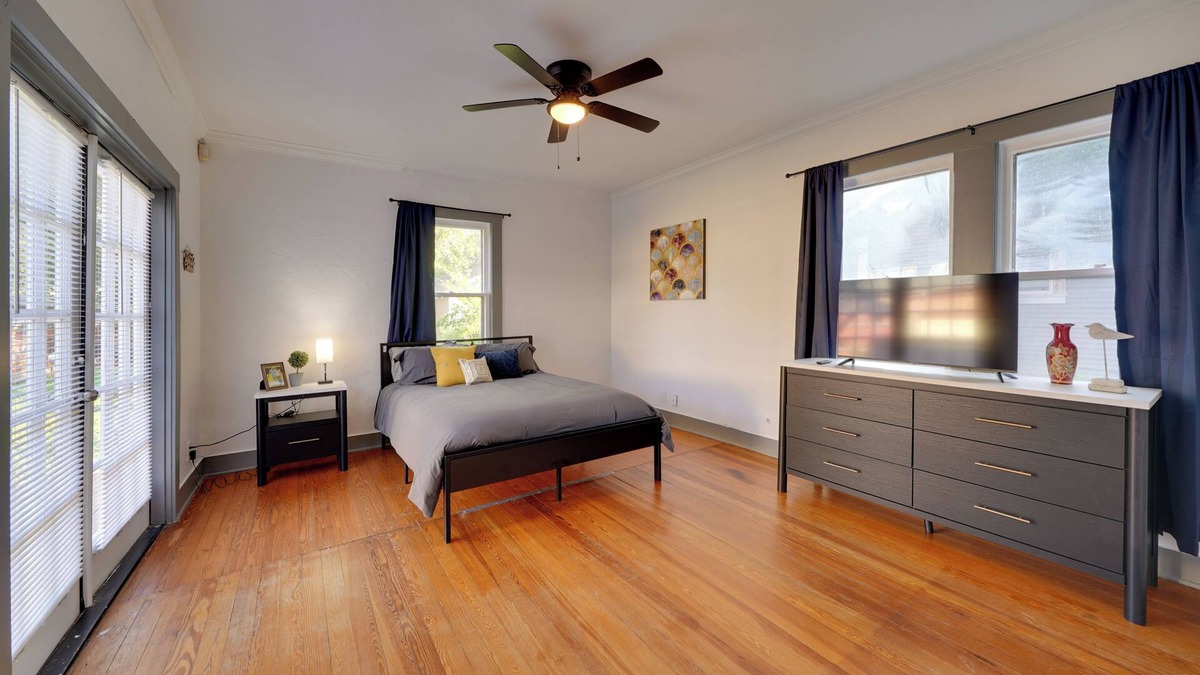Highland Park Cottage | 4 Mi to Downtown! Cozy Bungalow in San Antonio