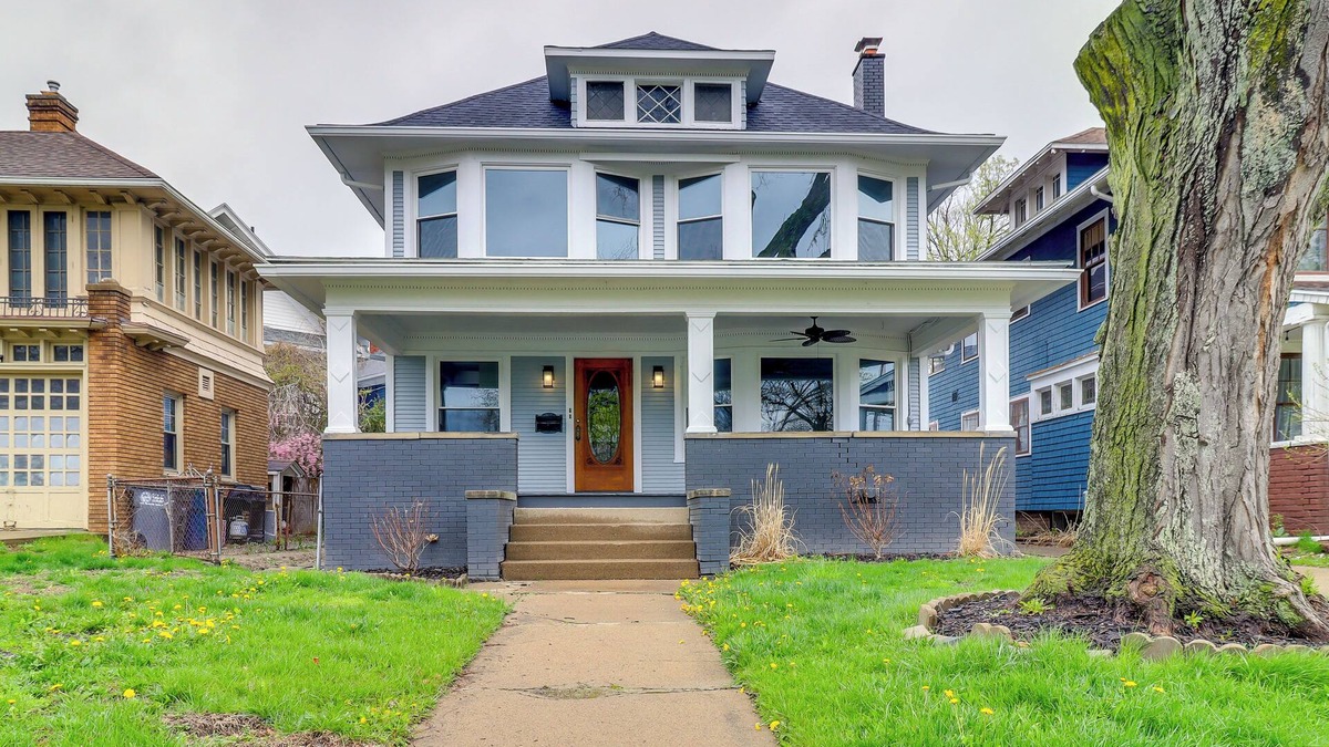 Toledo Apartment | 4 Mi to Downtown Toledo: Walkable Riverside Apt