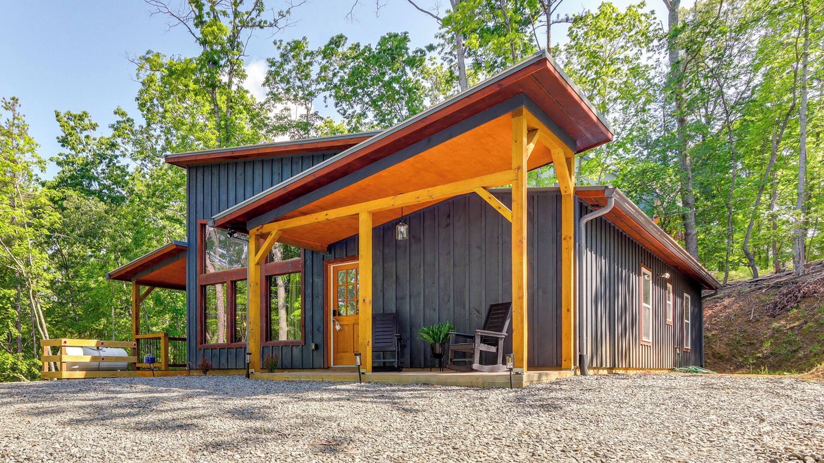 Ellijay Cabin | 4 Mi to Dtwn Ellijay: Cabin w/Pool & River Access