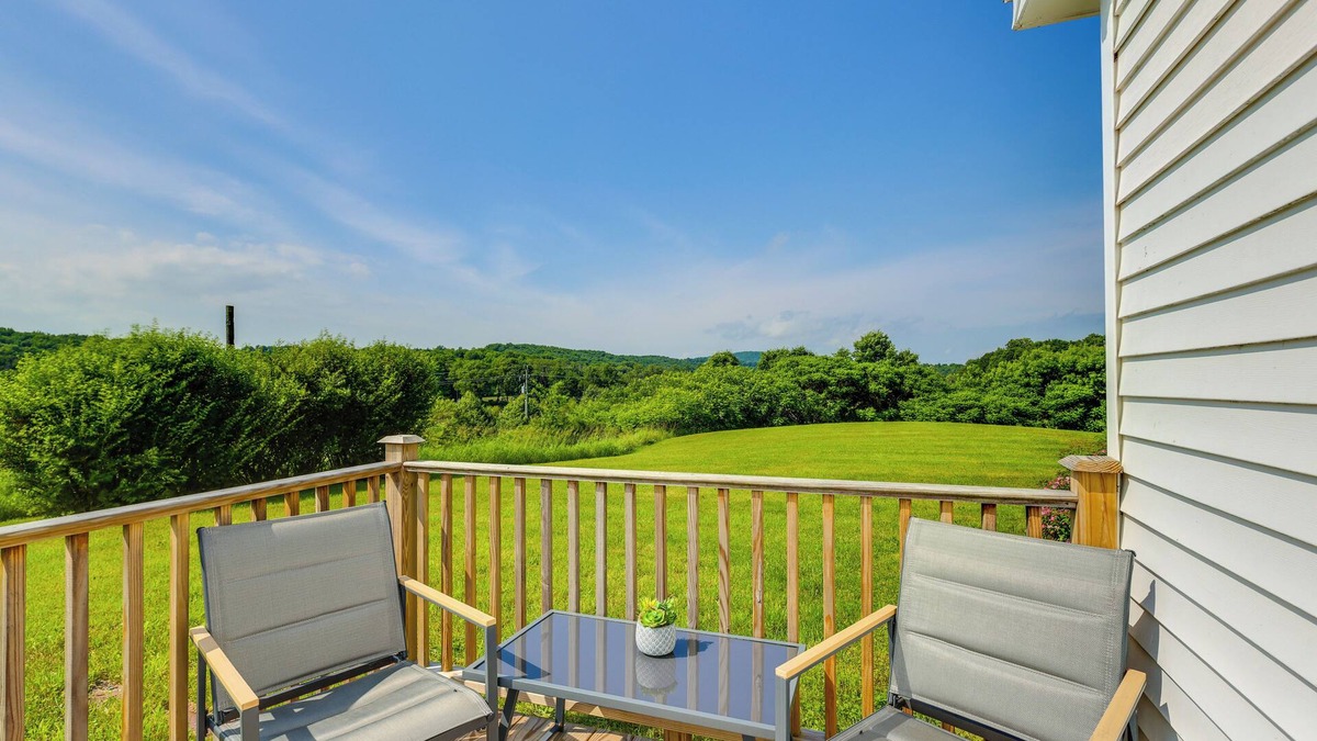 Granville House | 4 Mi to Dtwn Granville: Family Home w/Deck!