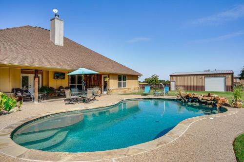 Stephenville House | 4 Mi to Dtwn Home with Pool in Stephenville!