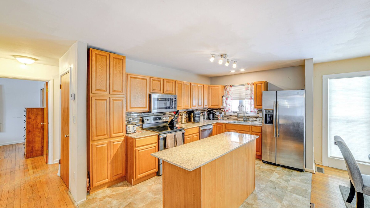 Utica Cottage | 4 Mi to Dtwn: Pet-friendly Home in Utica