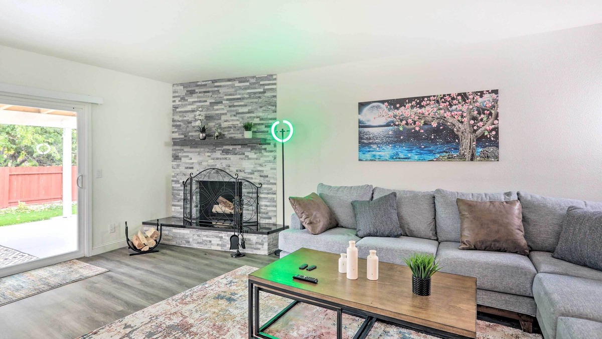 Reno/Tahoe Airport House | 4 Mi to Dtwn Reno: Sleek Family Retreat!