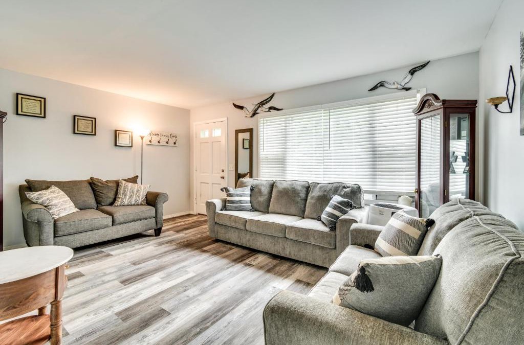 Rochester Apartment | 4 Mi to Dtwn Rochester Charming Apt with Patio!
