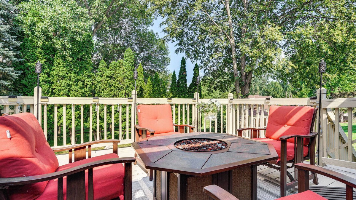 White Bear Lake House | 4 Mi to Dtwn: White Bear Lake Home w/Large Yard