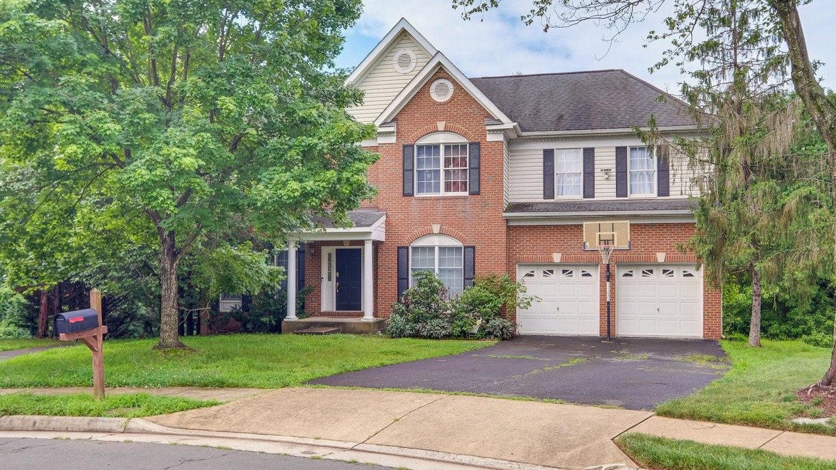 Herndon House | 4 Mi to Dulles Airport: Spacious D.C. Area Home