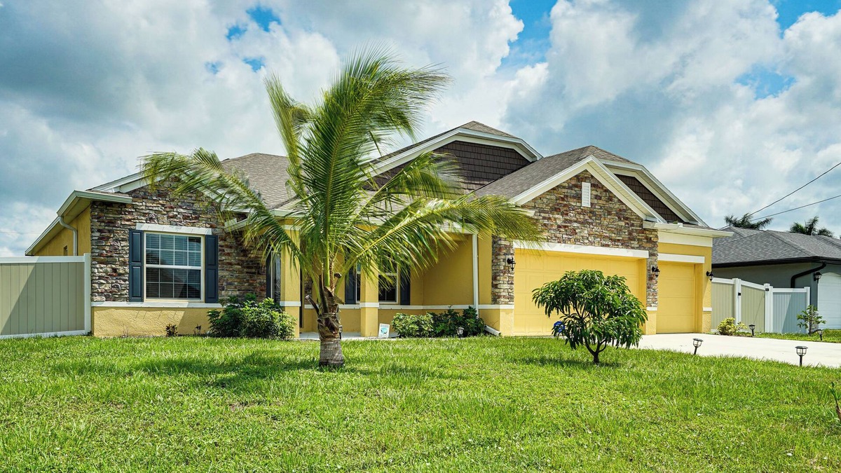 Mariner House | 4 Mi to Golf: Gem w/Pool & Lanai in Cape Coral
