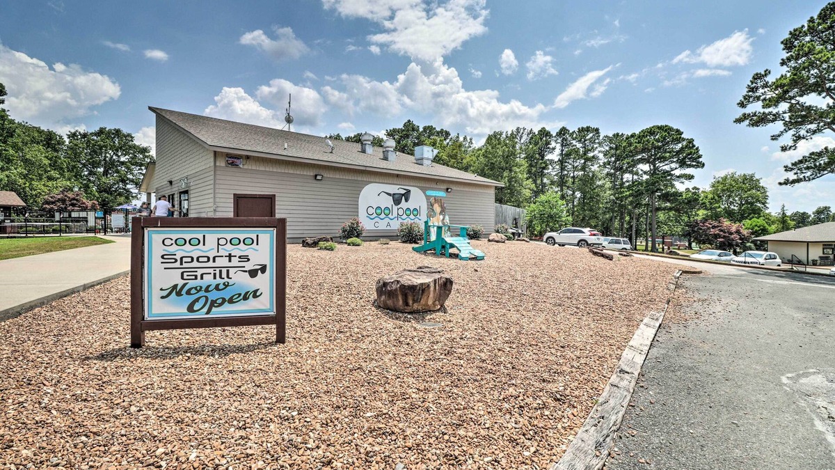 Fairfield Bay Condo | 4 Mi to Greers Ferry Lake: Condo w/Deck & Balcony