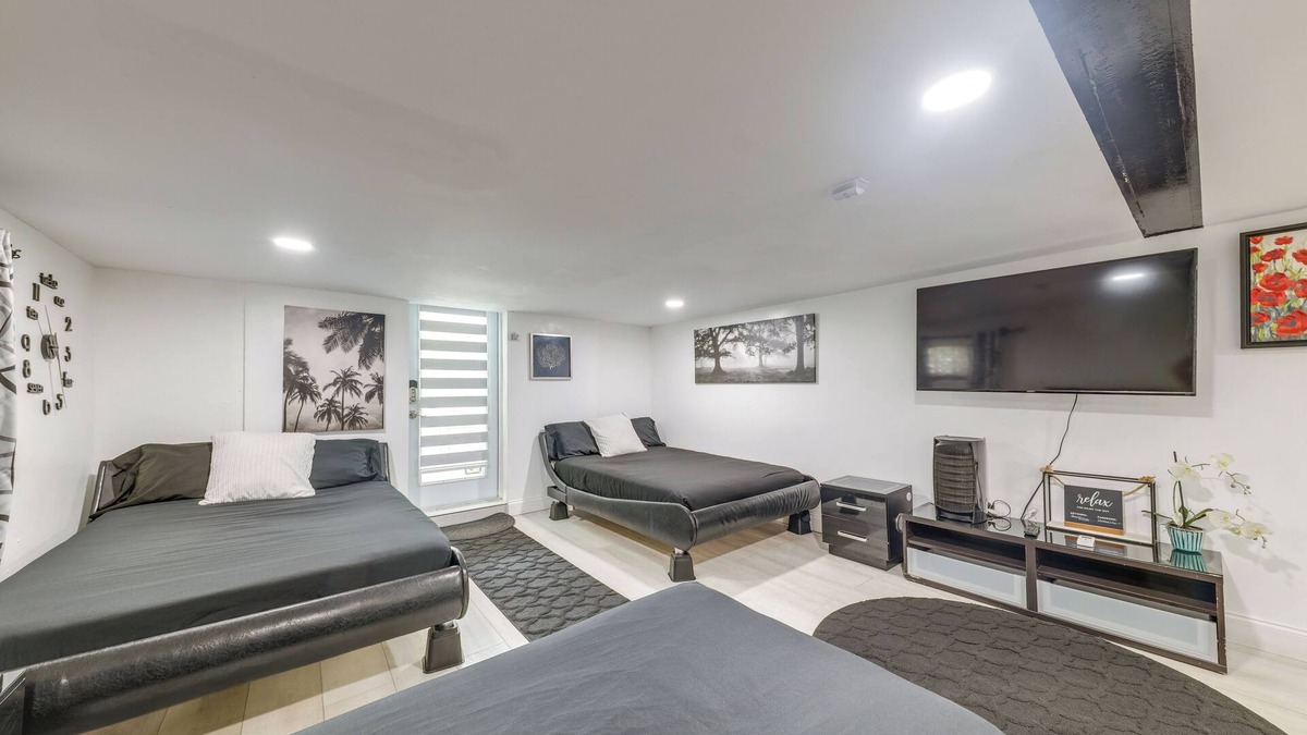 West Park Apartment | 4 Mi to Hard Rock Stadium: West Park Escape