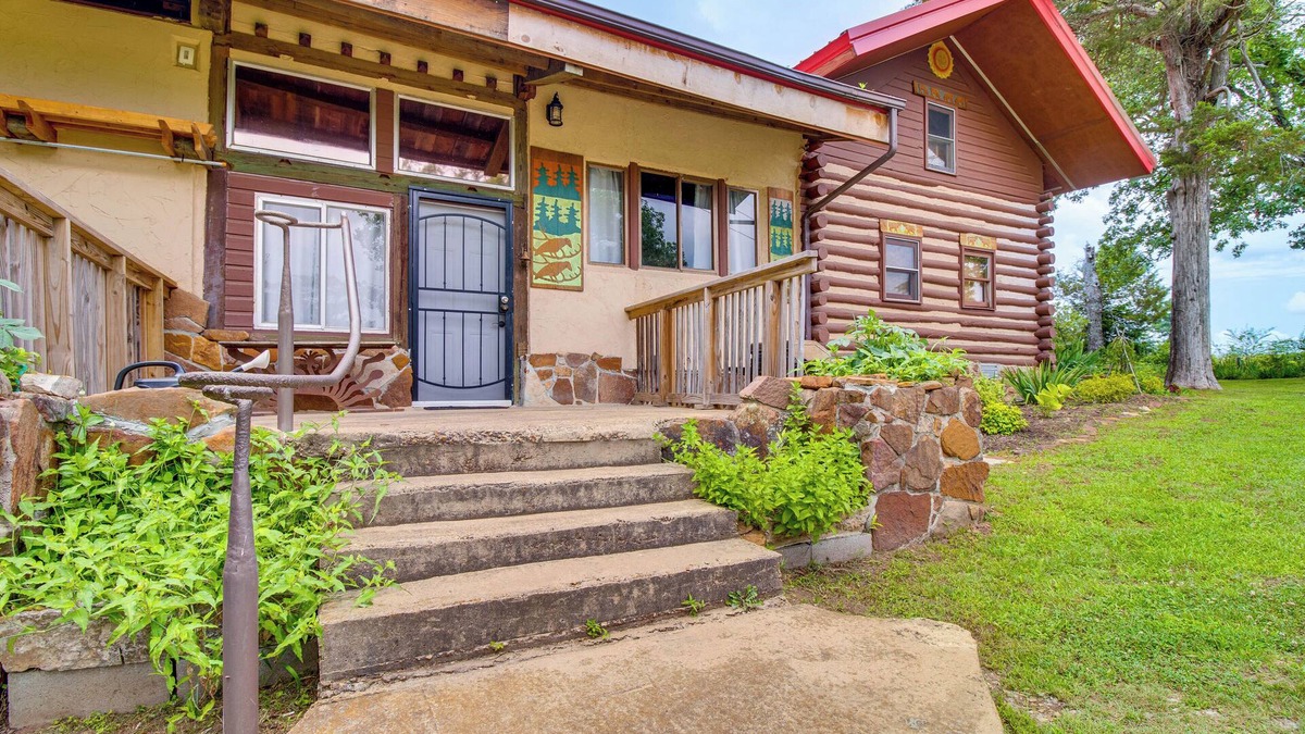 Calico Rock Cabin | 4 Mi to Historic District: Calico Rock Cabin!
