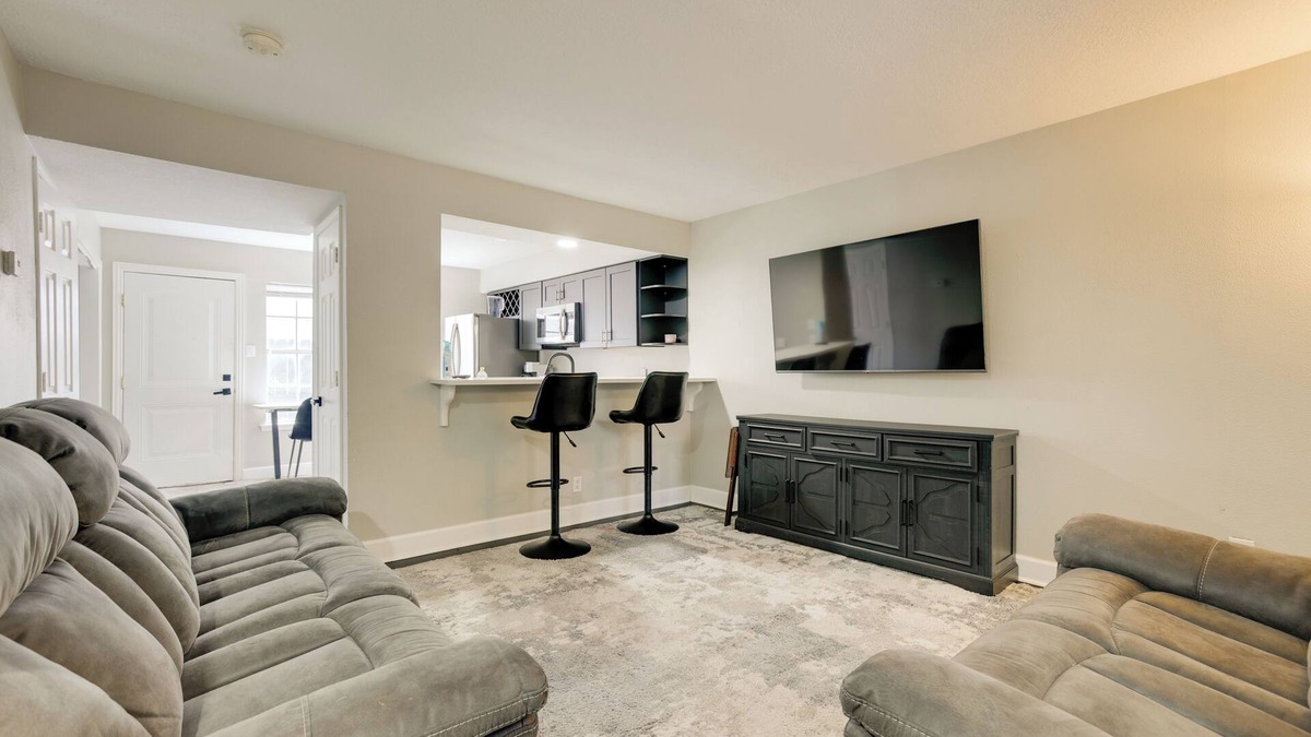 Humble House | 4 Mi to IAH: Suburban Houston Townhome