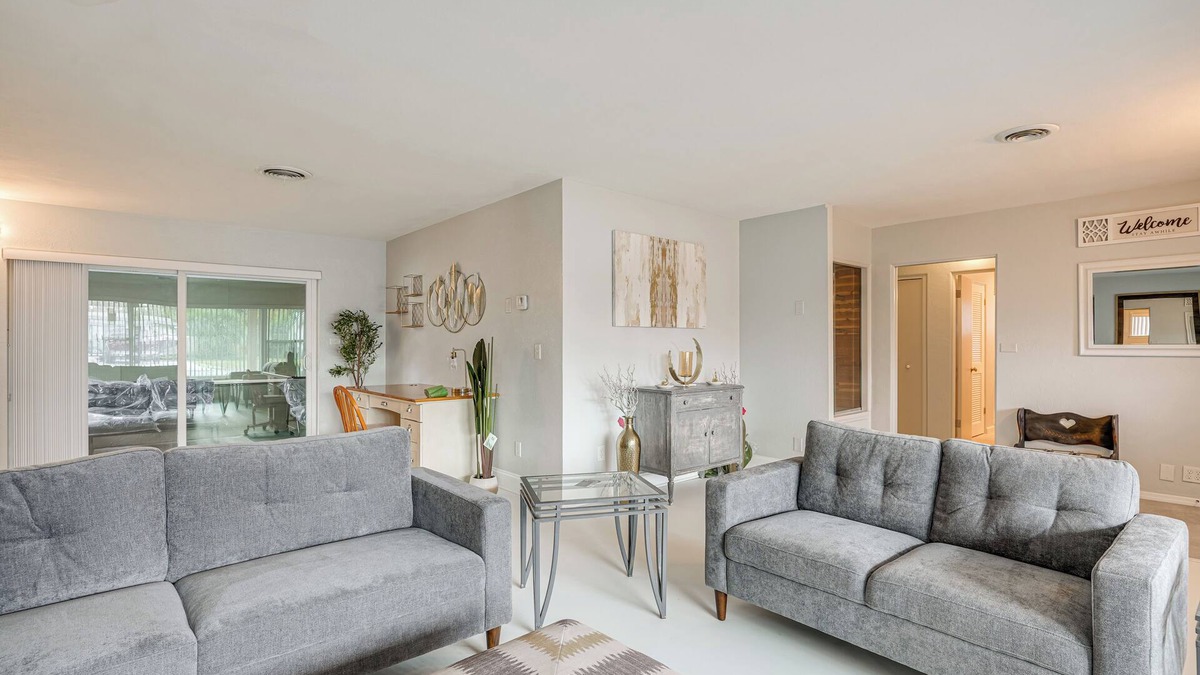 Winter Haven House | 4 Mi to Legoland: Poolside Paradise!