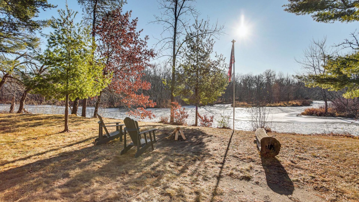 Elk River Apartment | 4 Mi to Main Street: Riverfront Minnesota Cabin