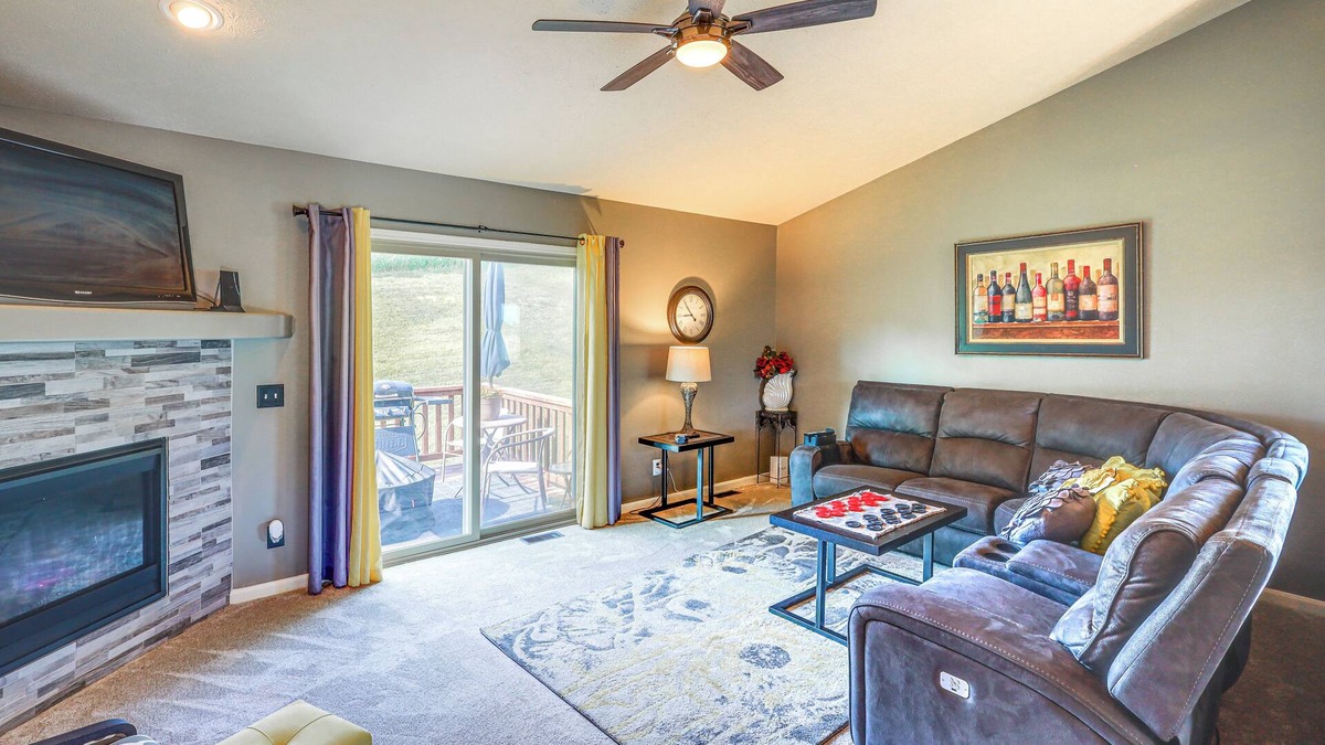 LaPlatte I House | 4 Mi to Offutt AFB - Family Home in Omaha Suburbs!