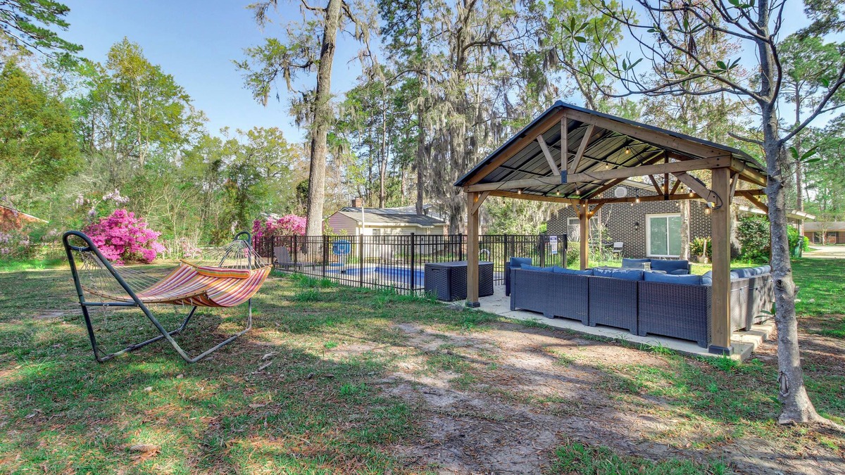 Garden City House | 4 Mi to Savannah: Home w/Gazebo & Seasonal Pool!