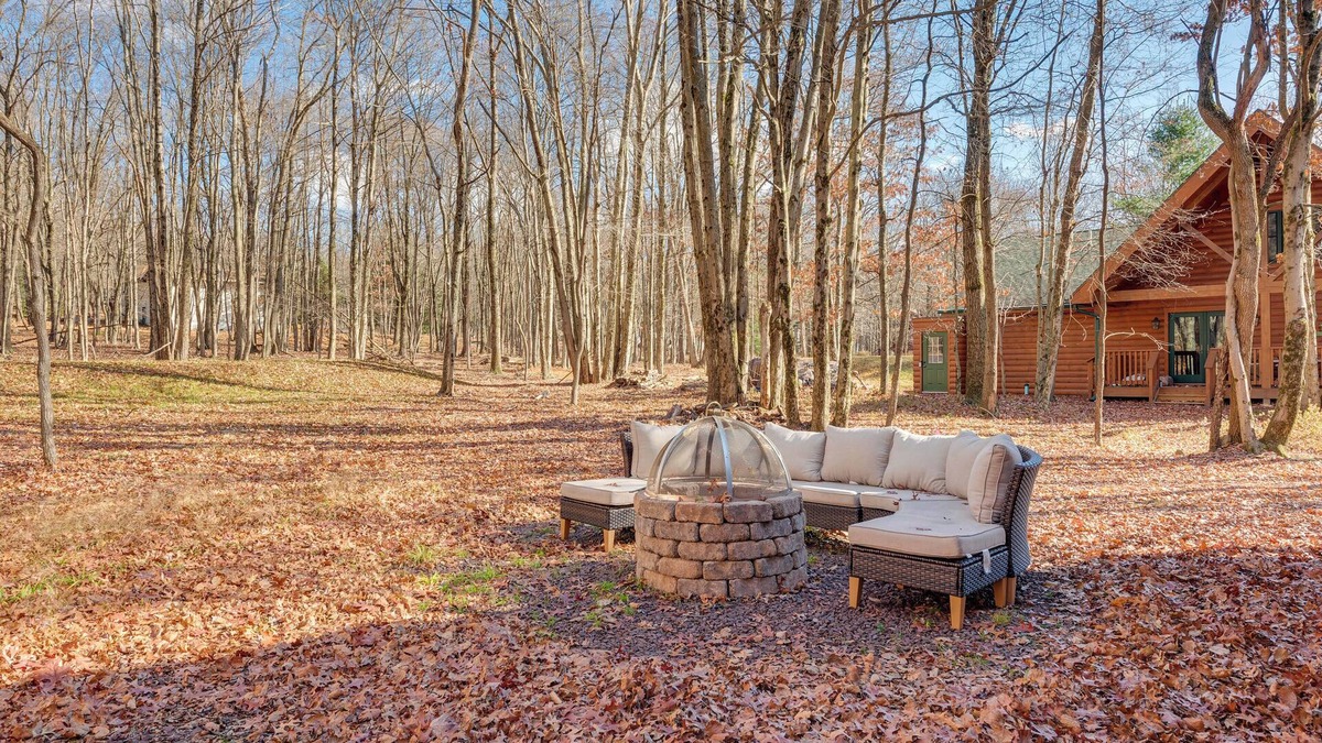 Briar Crest Woods Cabin | 4 Mi to Skiing: Cabin w/Lake Access in Blakeslee