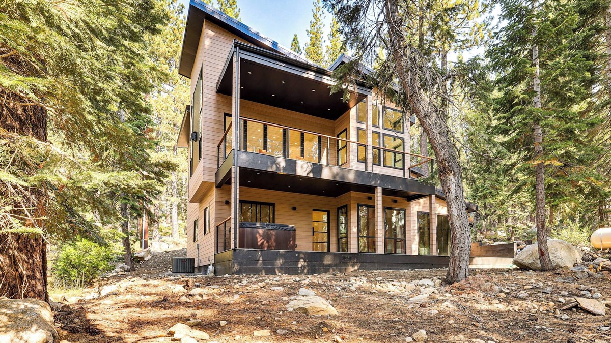 Pla-Vada Woodlands Cabin | 4 Mi to Soda Springs Resort: Hot Tub Hideaway!