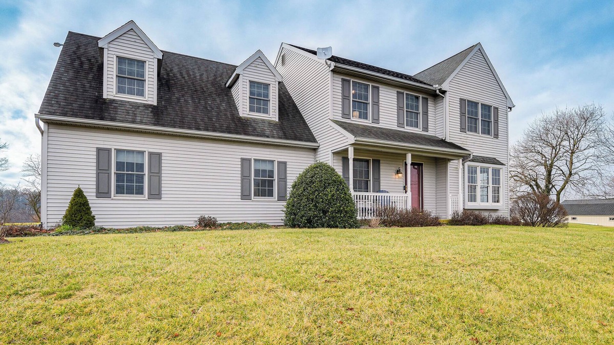 Ronks House | 4 Mi to the Amish Village: Spacious Home w/Deck!