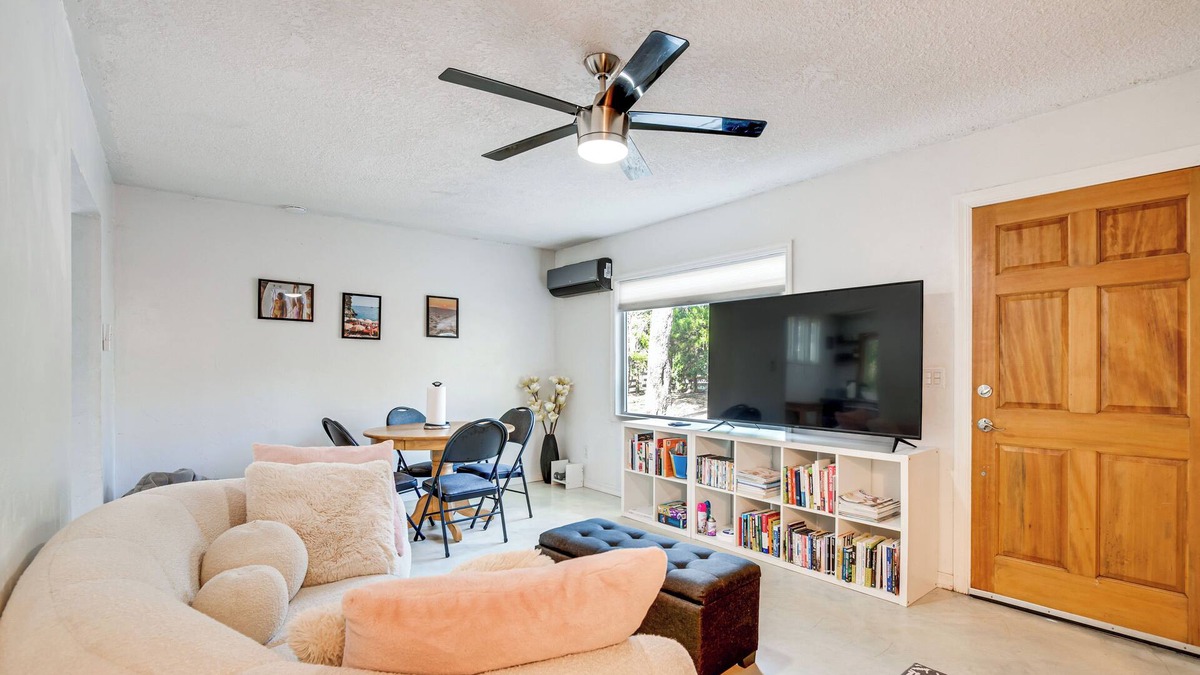 Gainesville Cottage | 4 Mi to UF: Pet-Friendly Home w/Yard & Deck