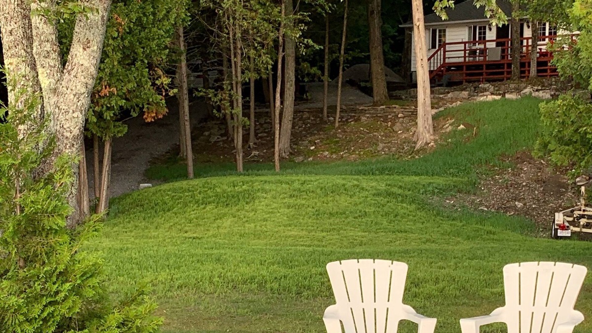 Burnt River Cottage | 4 Mile Lake Hideaway