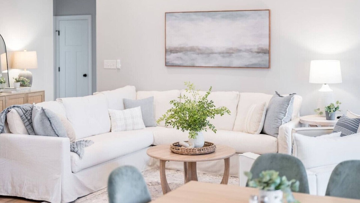 Lynchburg House | 4 min to LU! Hot Tub, Family-Friendly + Mtn Views